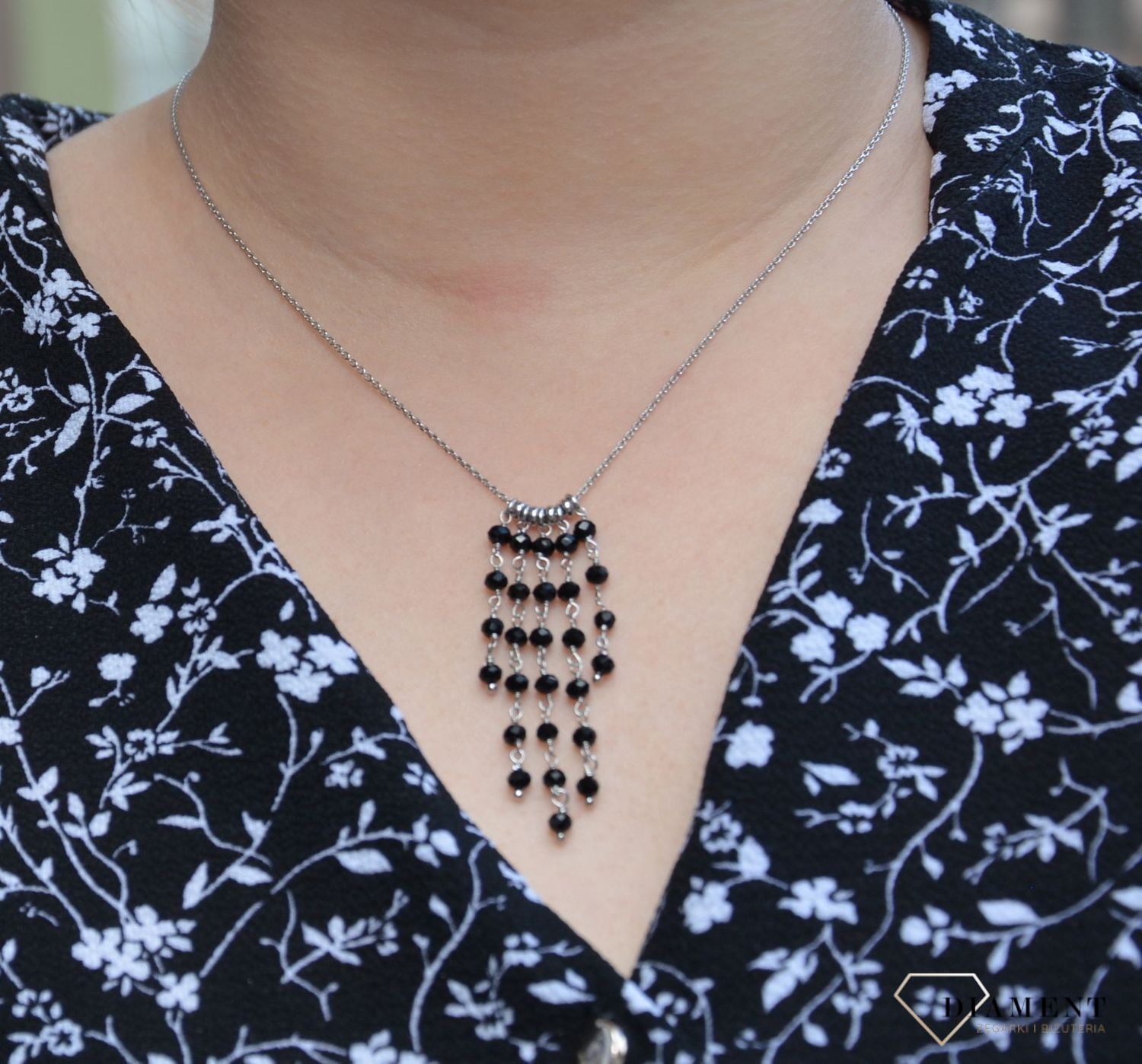 naszyjnik srebrny z czarnymi koralikami wymarzony prezent dla kobiety, prezent na dzień mamy.jpg